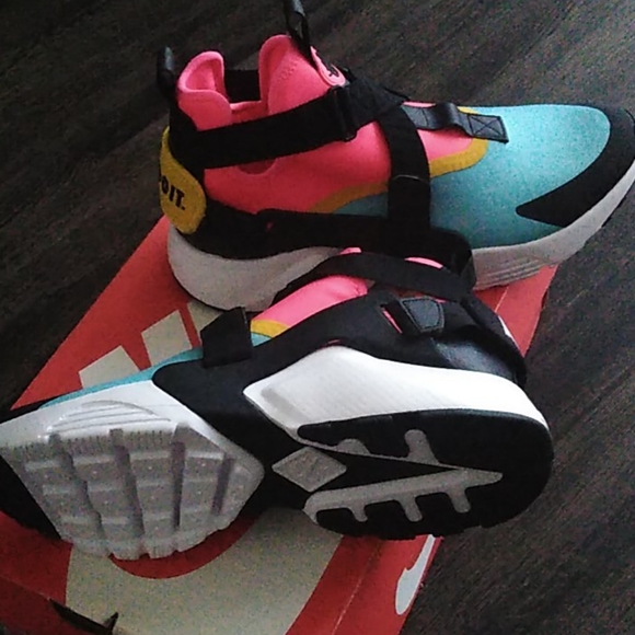 🚫⛔SOLD⛔🚫Women's Nike Huarache - Picture 5 of 5